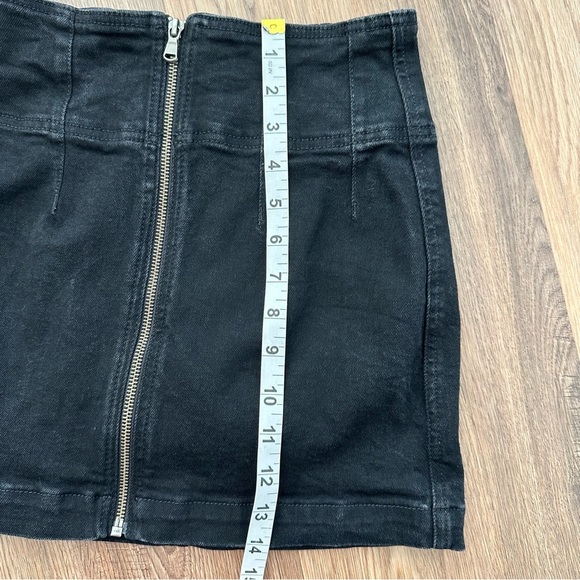 We The Free People Women Size 25 (2) Black Denim Zip Front Mini Skirt 14” Grunge - Picture 7 of 7